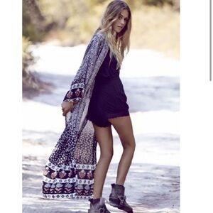 Auguste The Label Natural Desert Dreams floral duster kimono. Size 4.